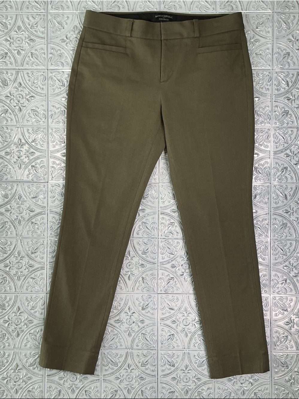 Banana Republic Sloan Curvy Fit Olive Green Ankle Pants Size 2P Work Office Crop